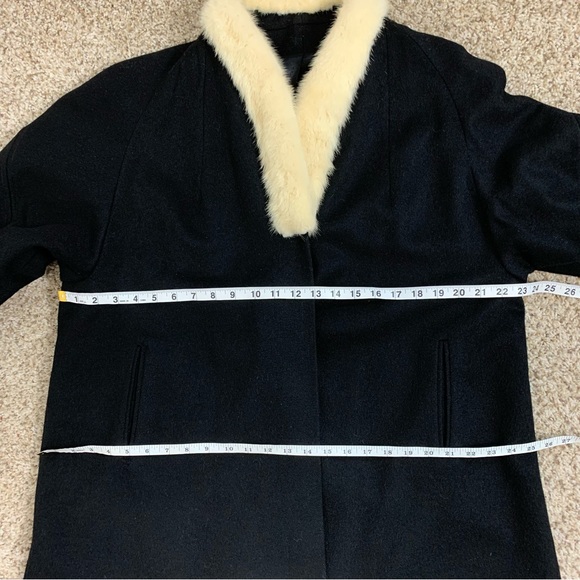 Vintage Black Wool coat with white fur collar - Picture 10 of 15